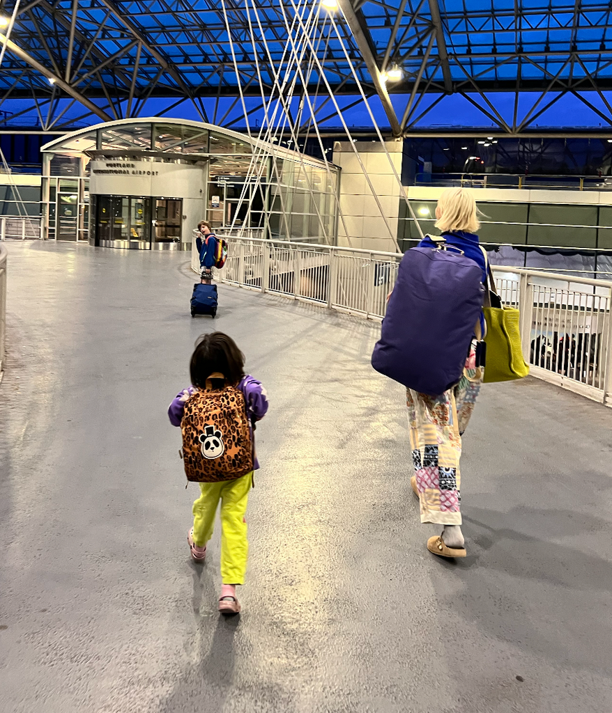 My Top Tips for travelling with 2 kids under 10 internationally (tried and tested!)