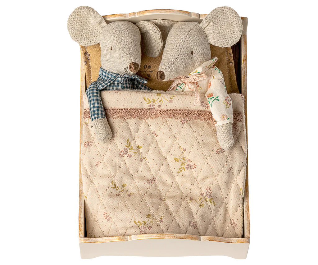 Bed (Off White) by Maileg
