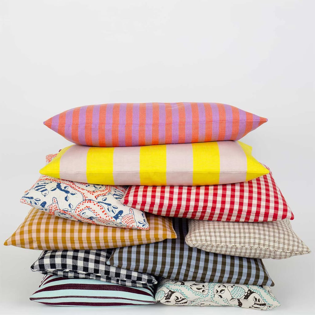 Small Rectangle Cushion Cover (Rosa Lila) by A World Of Craft