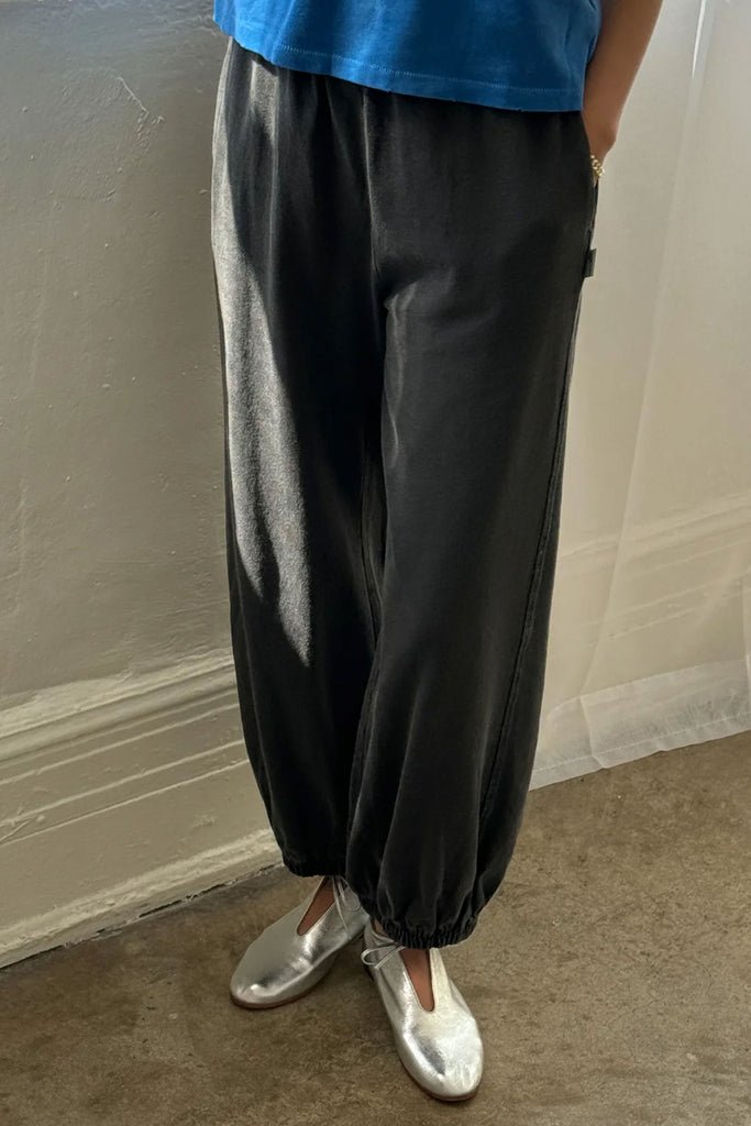 Balloon Pants (Almost Black) by Le Bon Shoppe